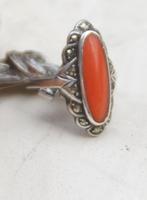 Antieke zilveren ring met een rode steen, Ophalen of Verzenden, Zo goed als nieuw, 17 tot 18, Dame