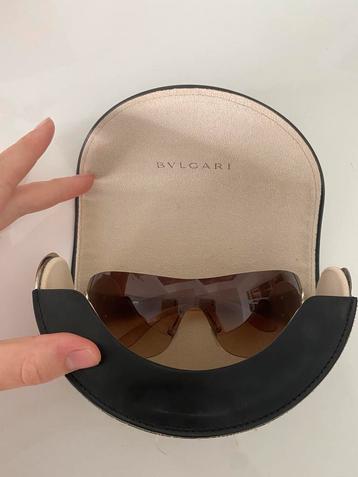 Bvlgari zonnebrilmet bijhorende brillenkoker beschikbaar voor biedingen
