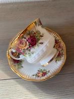 Elizabethan – Kop en schoteltje met rozen, Ophalen of Verzenden, Gebruikt, Porselein, Kop en/of schotel