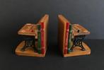 Twee houten Boekensteunen Lessenaar Schoolbank, Ophalen of Verzenden