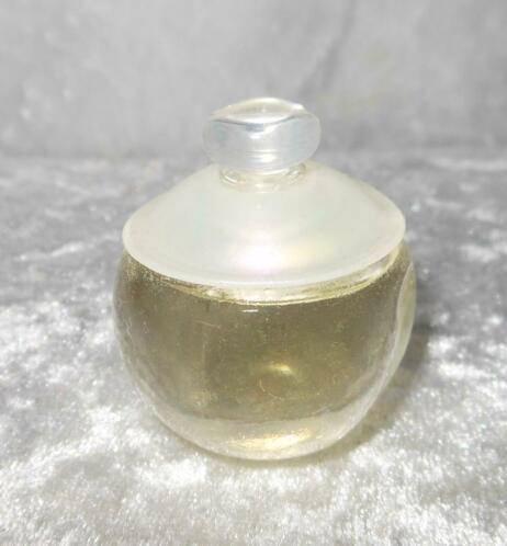 Mooie parfum mini Cacharel Noa, Verzamelen, Parfumverzamelingen, Zo goed als nieuw, Miniatuur, Gevuld, Ophalen of Verzenden