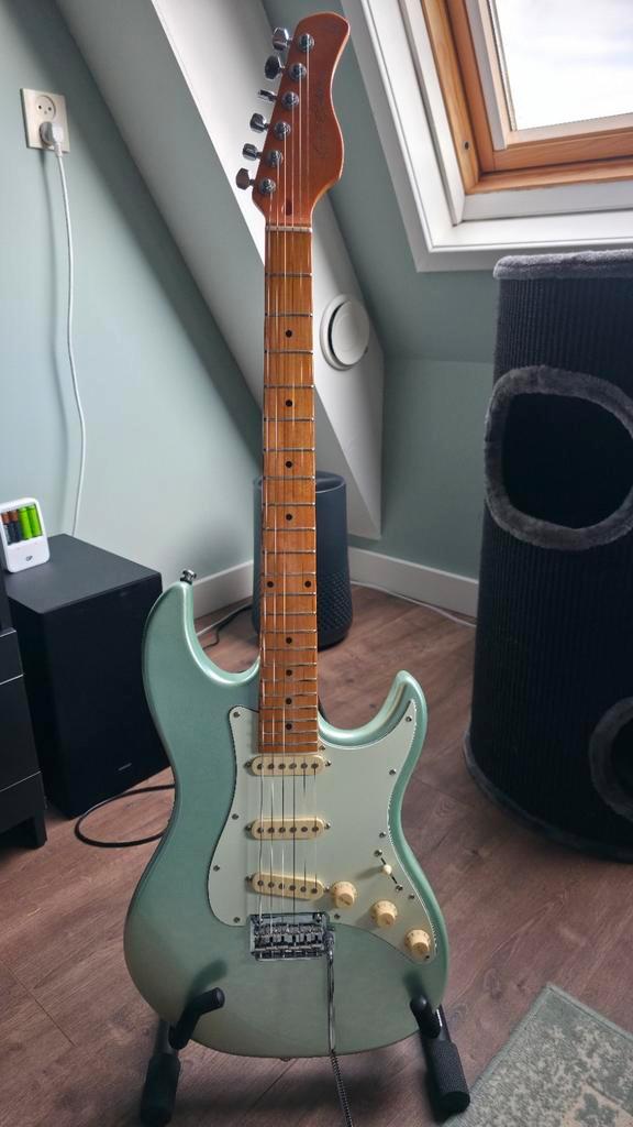 Sire Larry Carlton S5 Green Metallic, Muziek en Instrumenten, Snaarinstrumenten | Gitaren | Elektrisch, Zo goed als nieuw, Solid body