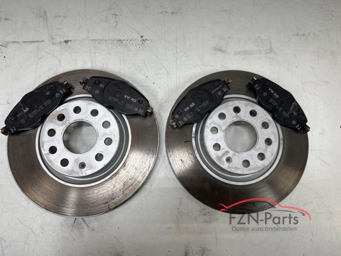 VW Touran 5TA Remset Remschijven+Blokken voorzijde, Auto-onderdelen, Remmen en Aandrijving, Gebruikt, Ophalen