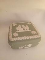 Wedgwood Jasperware Doosje Lichtgroen met Embossing, Ophalen of Verzenden