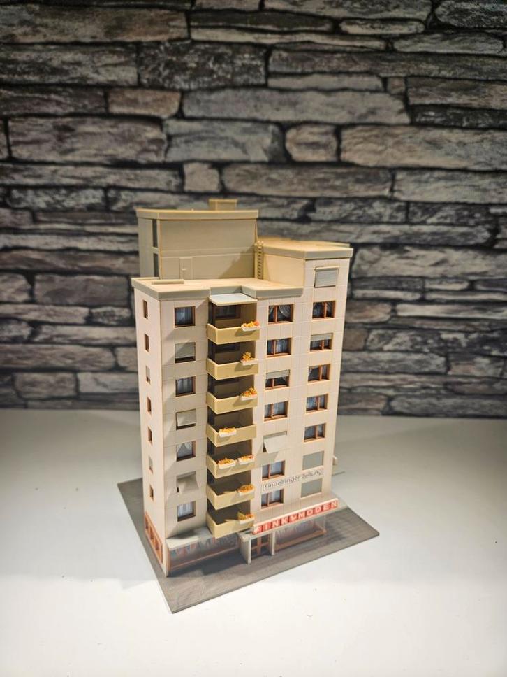 Kibri flatgebouw flatgebouw N modelspoor trein 1:160, Hobby en Vrije tijd, Modeltreinen | N-Spoor, Gebruikt, Brug, Tunnel of Gebouw