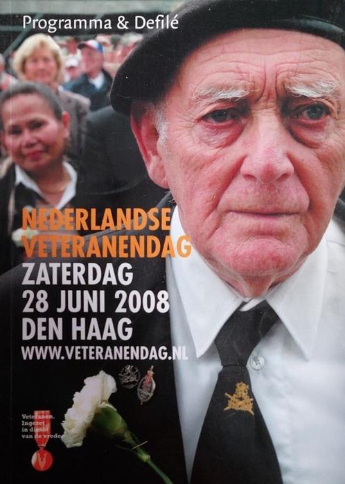 binnenhelm, Verzamelen, Militaria | Algemeen, Landmacht, Boek of Tijdschrift, Nederland, Ophalen of Verzenden