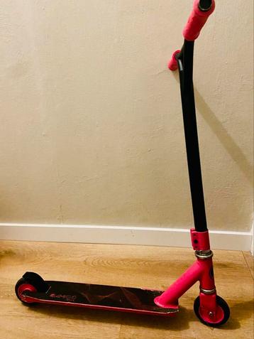 Roze step beschikbaar voor biedingen