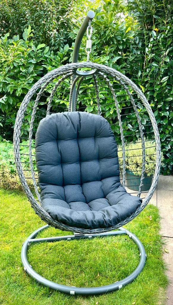 Aangeboden Hang Schommelstoel tuin in zeer goede staat, Tuin en Terras, Tuinstoelen, Zo goed als nieuw, Kunststof, Ophalen