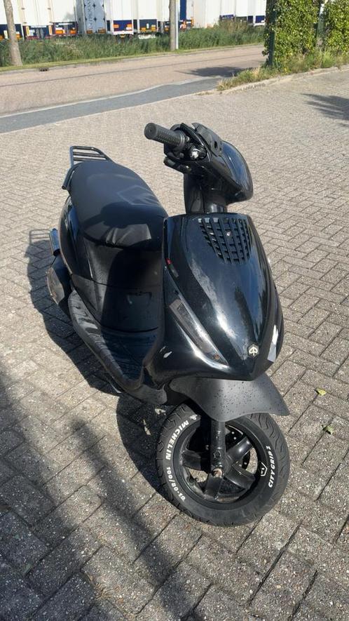 Piaggio zip 2t 70cc 2005, Fietsen en Brommers, Scooters | Piaggio, Zo goed als nieuw, Zip, Tweetakt, Ophalen