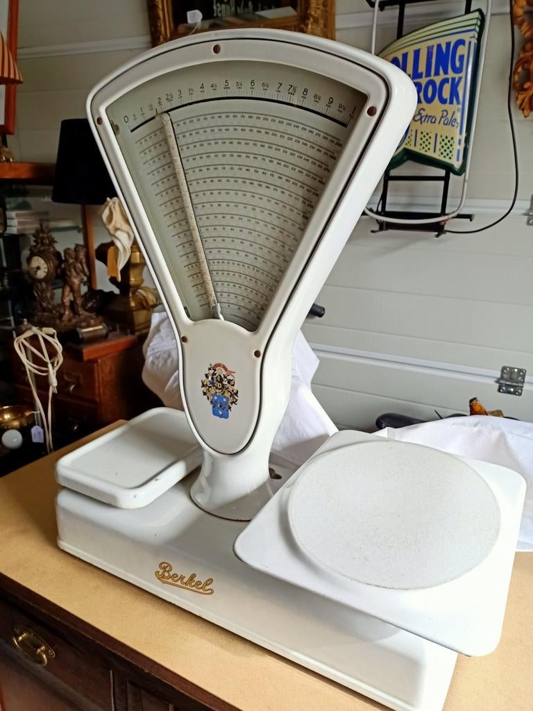 Antieke witte emaille Berkel weegschaal, Ophalen