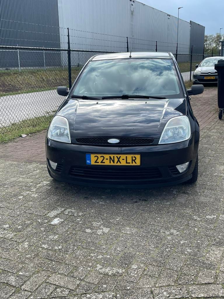 Ford Fiësta 1.4 16V 5DR 2004 Zwart, Auto's, Voorwielaandrijving, 15 km/l, 40 €/maand, 4 cilinders