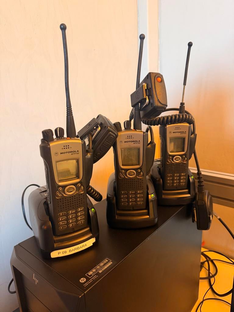 Motorola MTP700  portofoon met lader en oortje, Gebruikt, 15 km of meer, Ophalen of Verzenden, Portofoon of Walkie-talkie