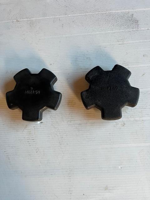 Twee CAWI ster tankdoppen., Fietsen en Brommers, Brommeronderdelen | Zundapp, Gebruikt, Tank, Ophalen of Verzenden