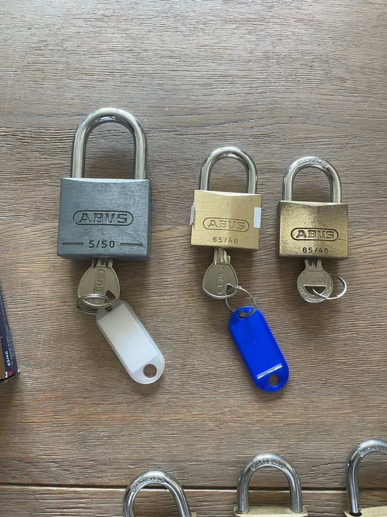 ABUS en ROKK hangsloten met sleutels - Diverse maten, Ophalen of Verzenden, Nieuw, IJzer, Slot
