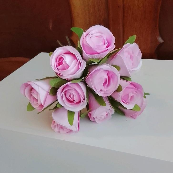 Nep Rozen Boeket - Decoratief en Mooi, Huis en Inrichting, Woonaccessoires | Kunstplanten en Kunstbloemen, Zo goed als nieuw, Binnen