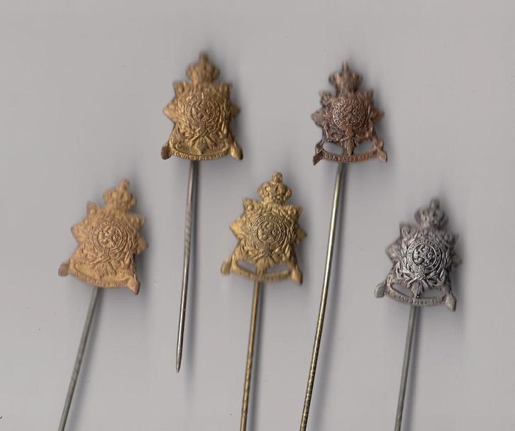 Korps Mariniers embleem speldjes allen verschillend, Verzamelen, Militaria | Algemeen, Marine, Embleem of Badge, Nederland, Ophalen of Verzenden