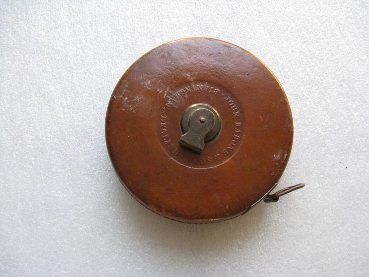 Antiek meetlint 25 m  cm verdeling in lederen bekleding, Antiek en Kunst, Antiek | Gereedschap en Instrumenten, Ophalen of Verzenden