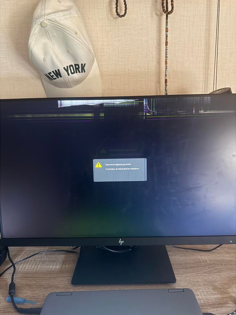 Lenovo monitor met barst en strepen (deels kapot scherm), Computers en Software, Monitoren, Gebruikt, In hoogte verstelbaar, 60 Hz of minder