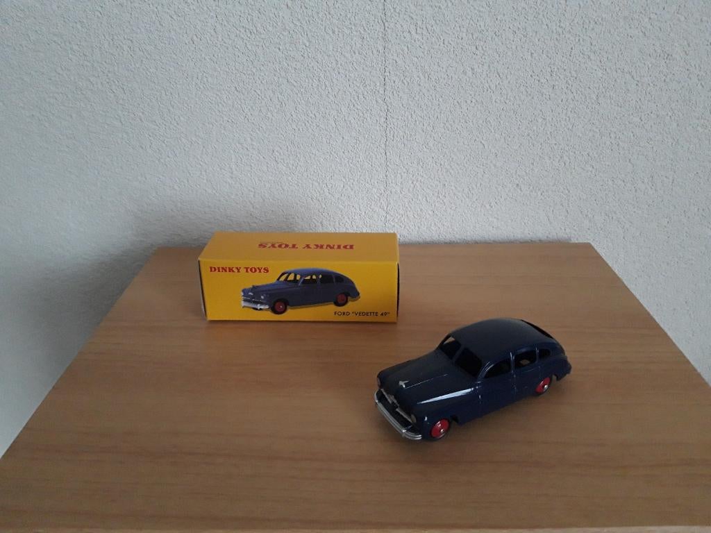 Dinky Toys France 24 Q - Ford Vedette 1949 Bleu Métal - état Quasi Neuf