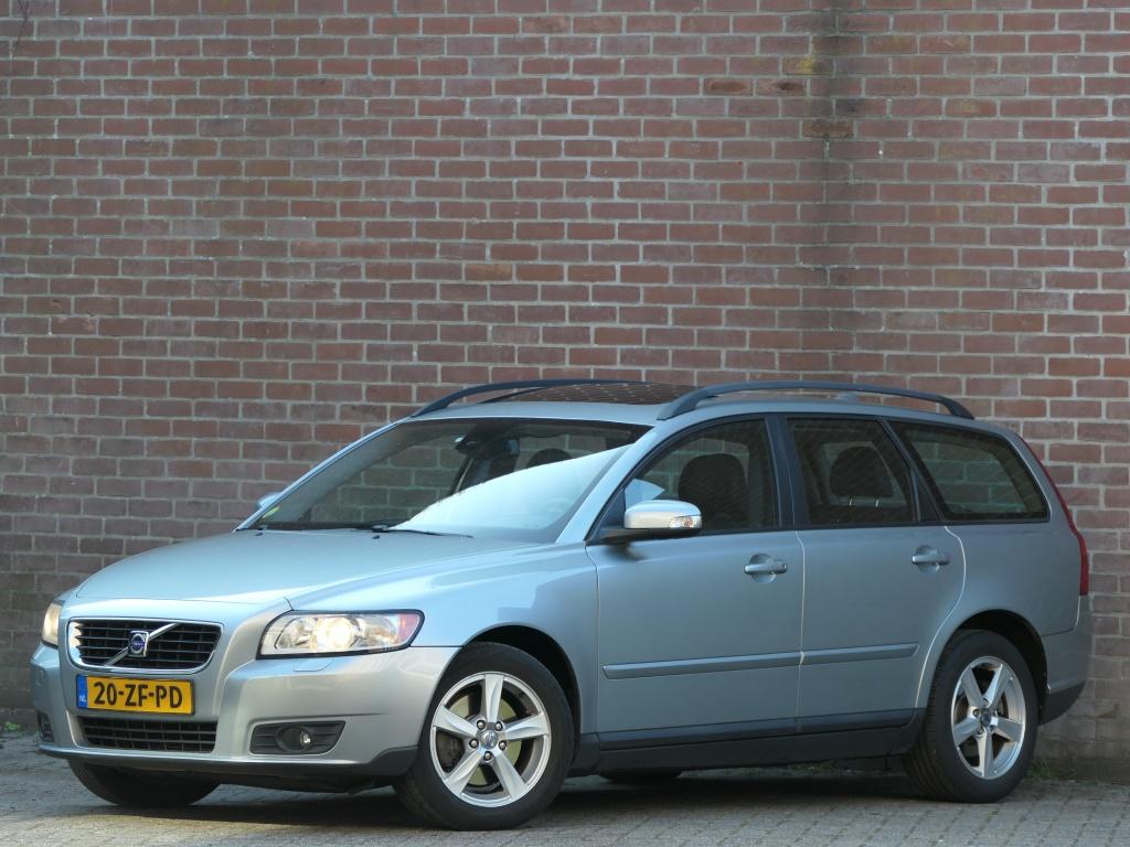 Volvo V50 2.4 AUT Edition II Schuifdak / Leer / High perform, 1373 kg, Gebruikt, Zwart, 700 kg