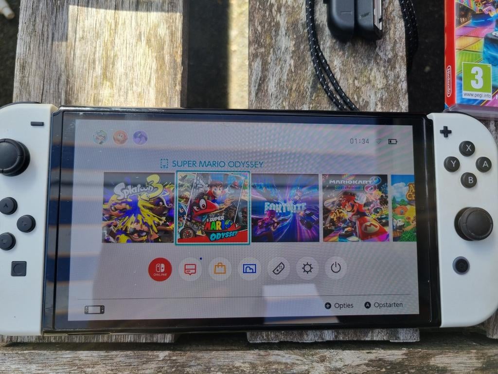 Witte Nintendo Switch OLED met 4 spellen en controller, Spelcomputers en Games, Spelcomputers | Nintendo Switch, Ophalen