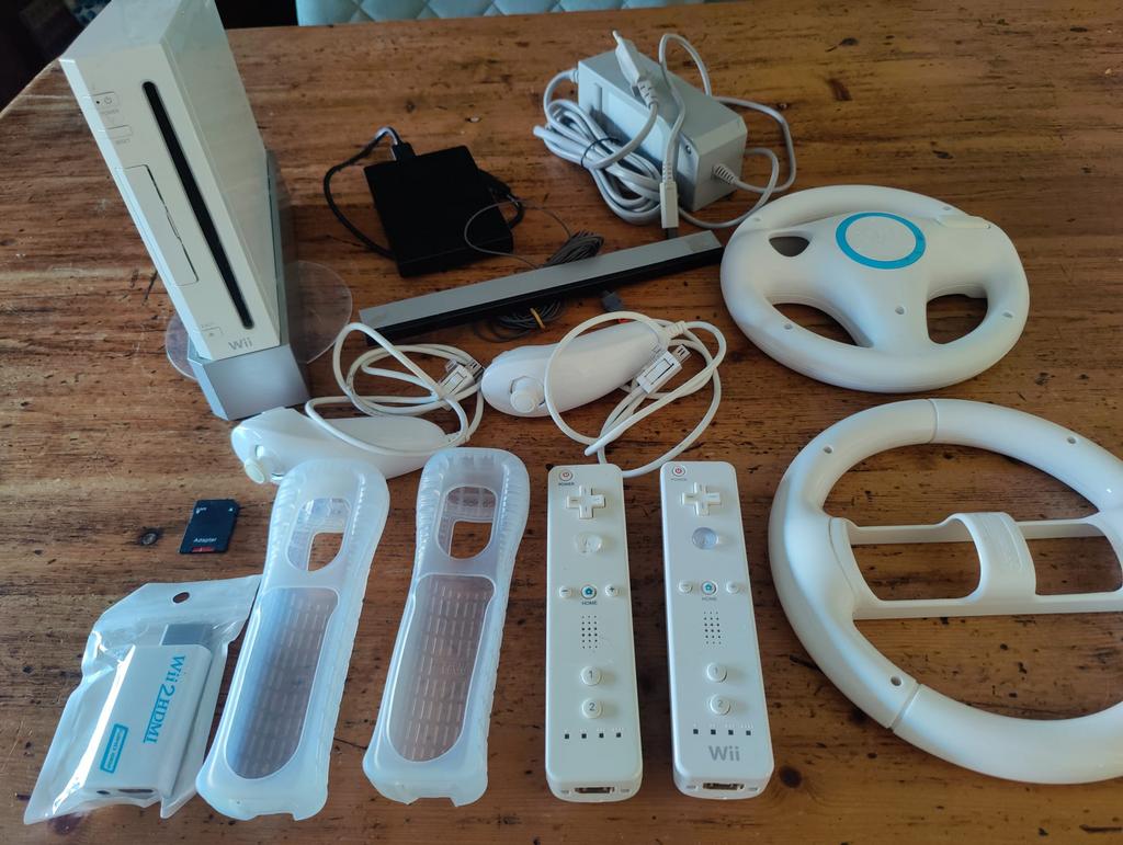 Nintendo Wii met enorm veel games plus accessoires, Spelcomputers en Games, Ophalen, Zo goed als nieuw, Met 2 controllers