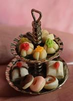 Poppenhuis etage met koek en gebak, Ophalen of Verzenden, Poppenhuis