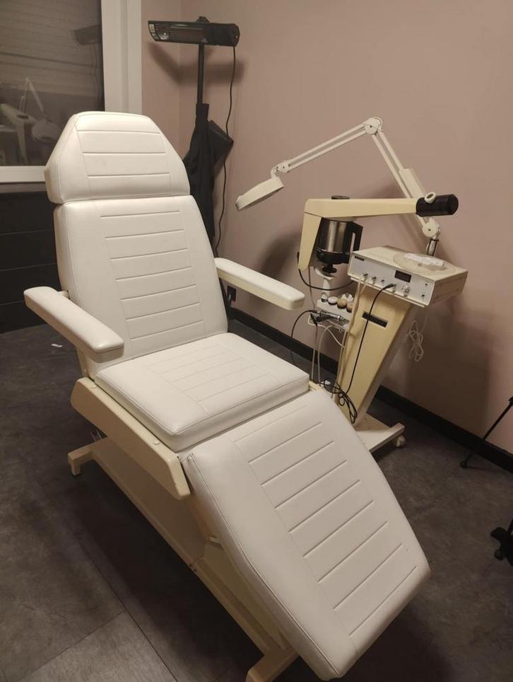 Schoonheidssalon behandelstoel, Sport en Fitness, Massageproducten, Zo goed als nieuw, Massagetafel, Ophalen