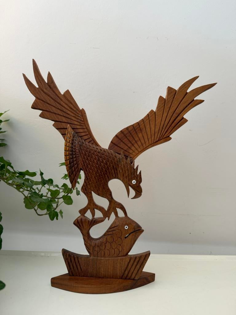 Houten beeld vogel met vis, Ophalen of Verzenden