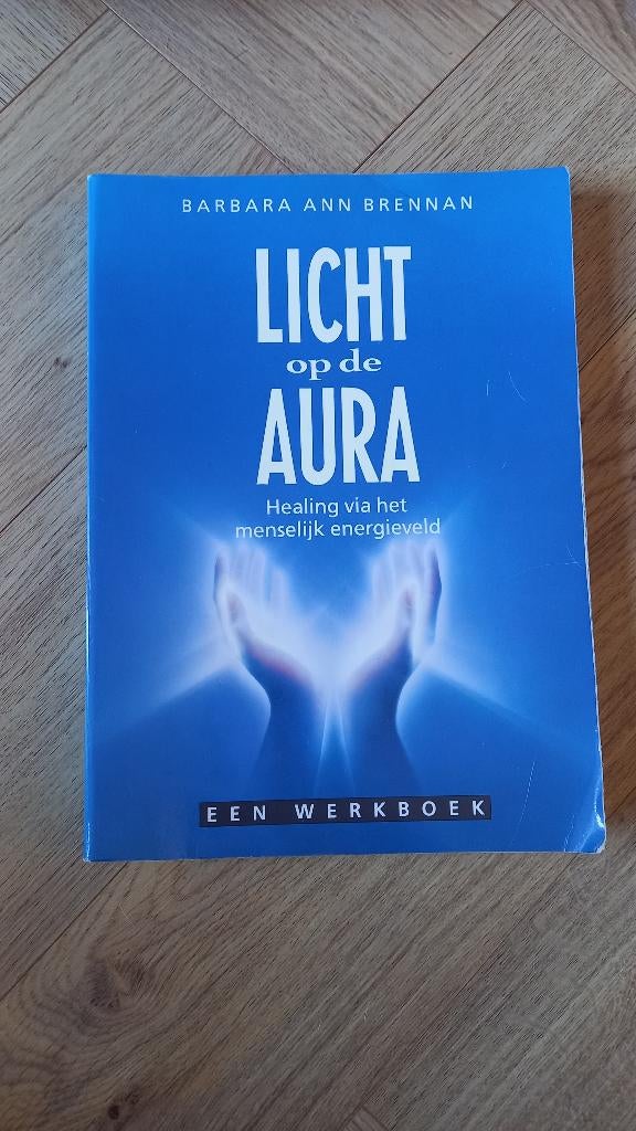Licht op de aura Barbara Ann Brennan, Boeken, Esoterie en Spiritualiteit, Gelezen, Ophalen of Verzenden, Barbara Ann Brennan, Instructieboek