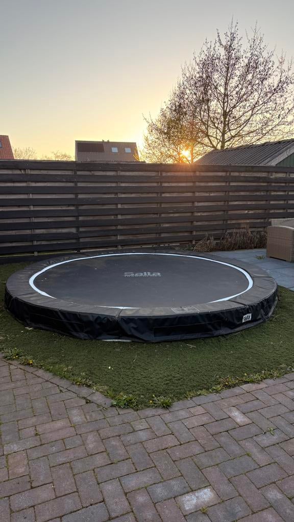 Salta trampoline (ingegraven), Kinderen en Baby's, Speelgoed | Buiten | Trampolines, Ophalen, Gebruikt