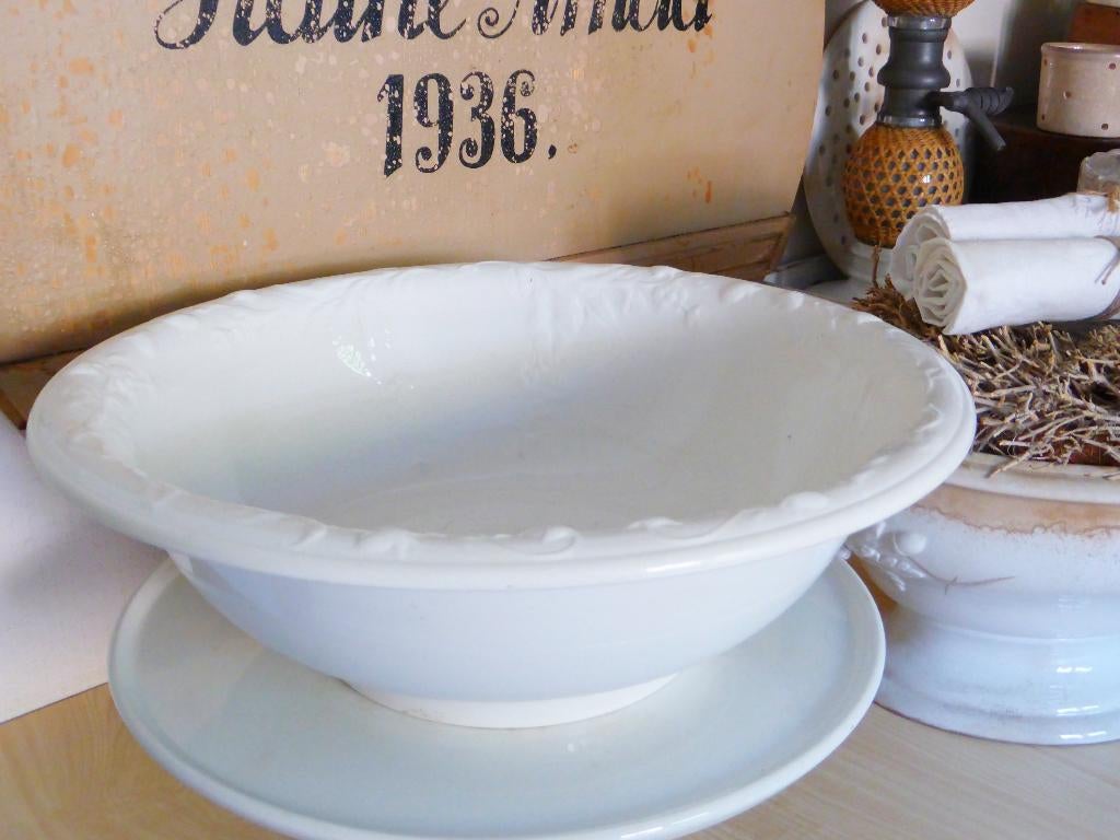 Prachtige GROTE oude kom met relief Villeroy, Ophalen of Verzenden