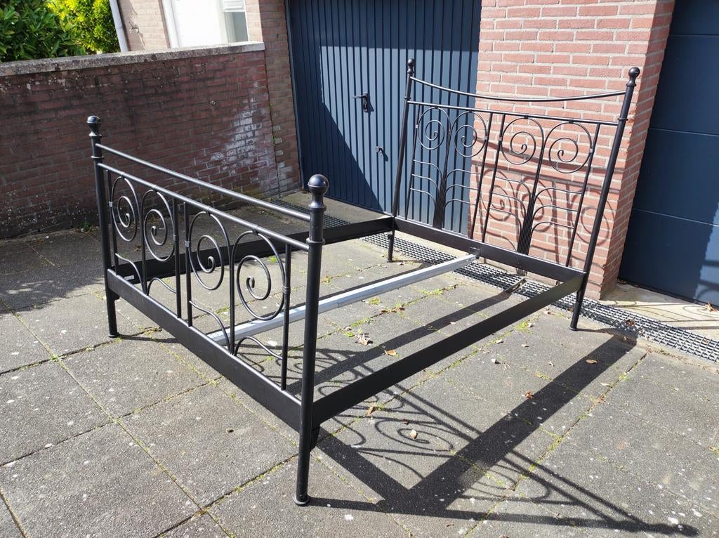 Bed 140 x 200 ikea staal bijna gratis, Gebruikt, Zwart, Tweepersoons, Metaal