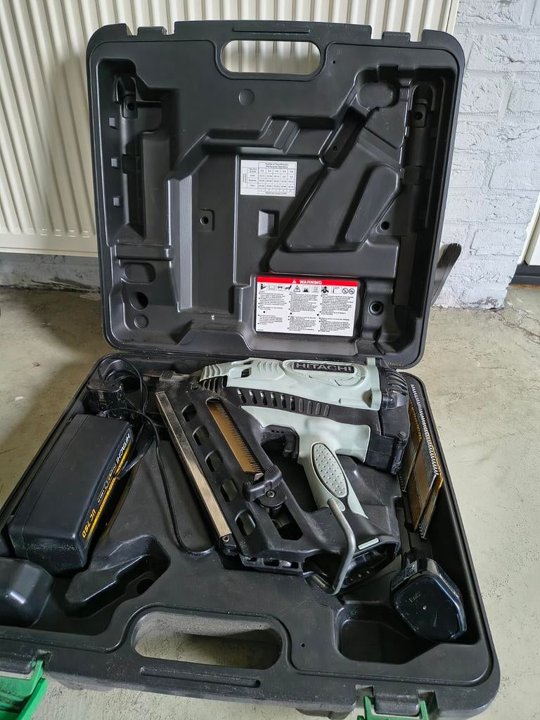 Hitachi Hikoki Spijker Tacker met Oplader en 2 Batterijen, Ophalen of Verzenden, Gebruikt