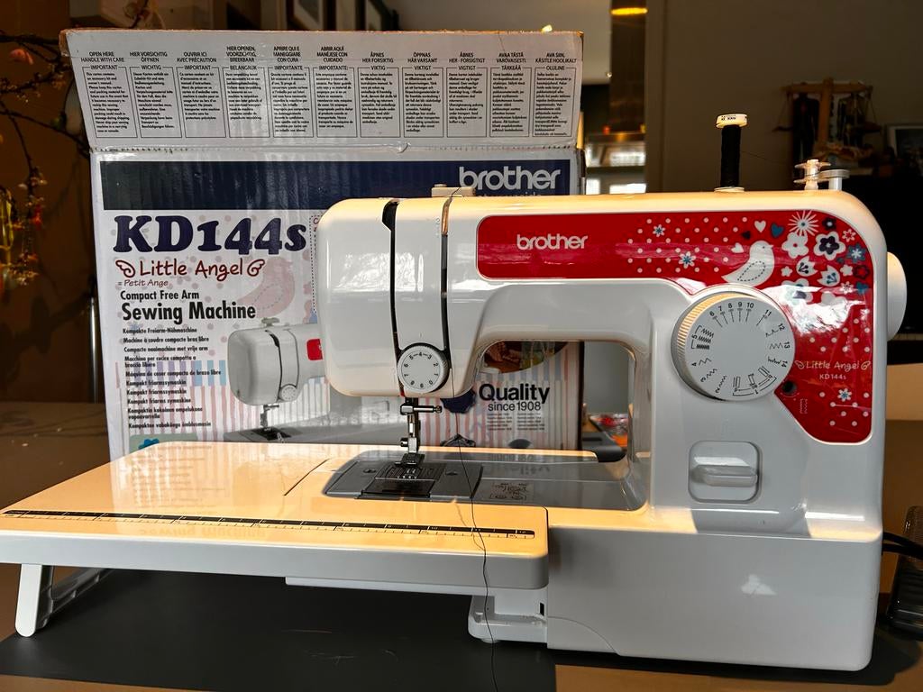 Brother KD144s Naaimachine, Hobby en Vrije tijd, Naaimachines en Toebehoren, Ophalen, Gebruikt, Naaimachine, Brother