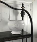 Keramische witte uien soepkom met leeuwenkoppen, Ophalen of Verzenden, Zo goed als nieuw, Kom(men), Overige stijlen