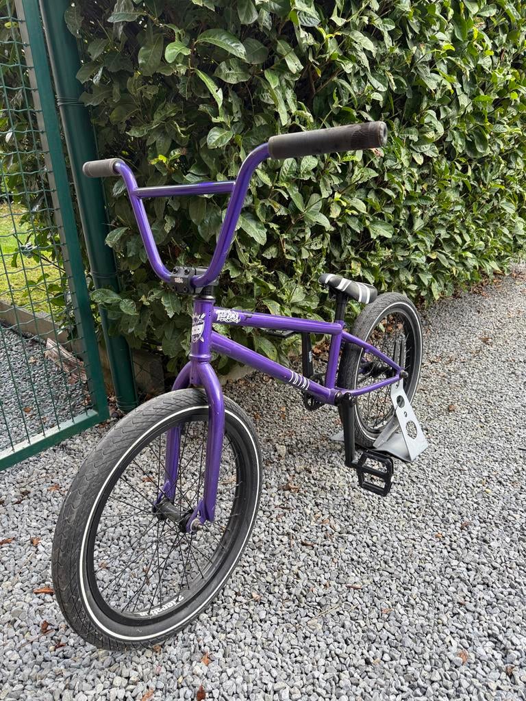 Total BMX Fiets - Paars, Fietsen en Brommers, Fietsen | Crossfietsen en BMX, Ophalen, Gebruikt, Stuur 360° draaibaar, 20 tot 24 inch