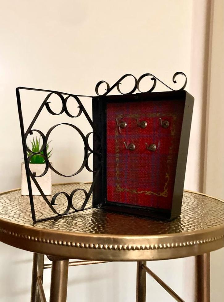 Antieke sleutelkast zwart ijzer sleutelkastje., Antiek en Kunst, Antiek | Woonaccessoires, Ophalen of Verzenden