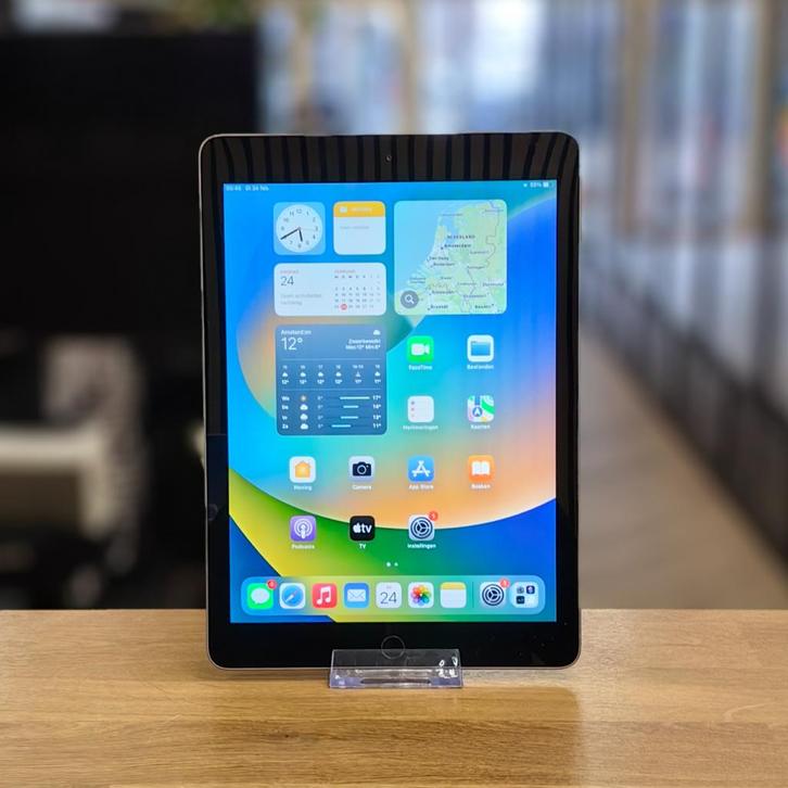 Apple iPad 6th Generatie 32GB iOS Versie: 16.6.1 - Netjes, Computers en Software, Apple iPads, Zo goed als nieuw