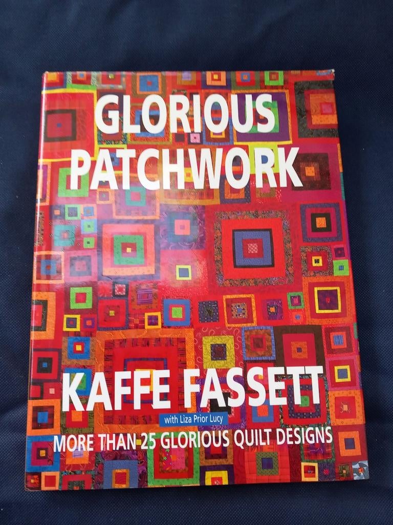 Glorious patchwork - Kaffe Fassett, Gelezen, Ophalen of Verzenden, Kaffe Fassett, Borduren en Naaien