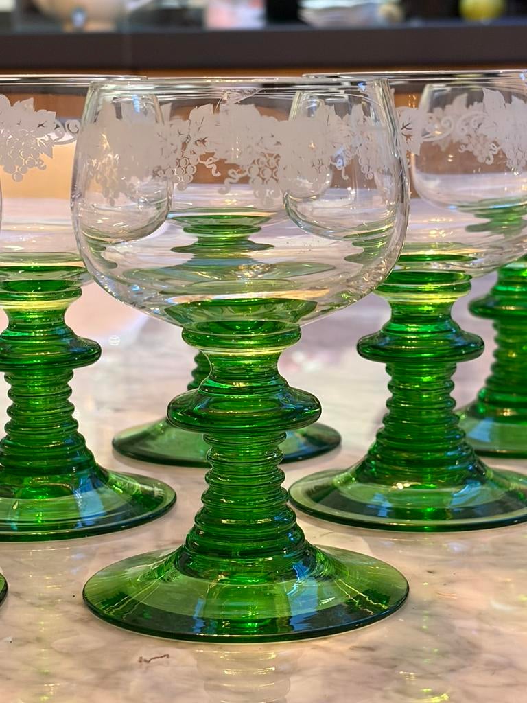5 moesel glazen licht groene voet bewerkt, Verzamelen, Glas en Borrelglaasjes, Ophalen of Verzenden, Zo goed als nieuw, Overige typen