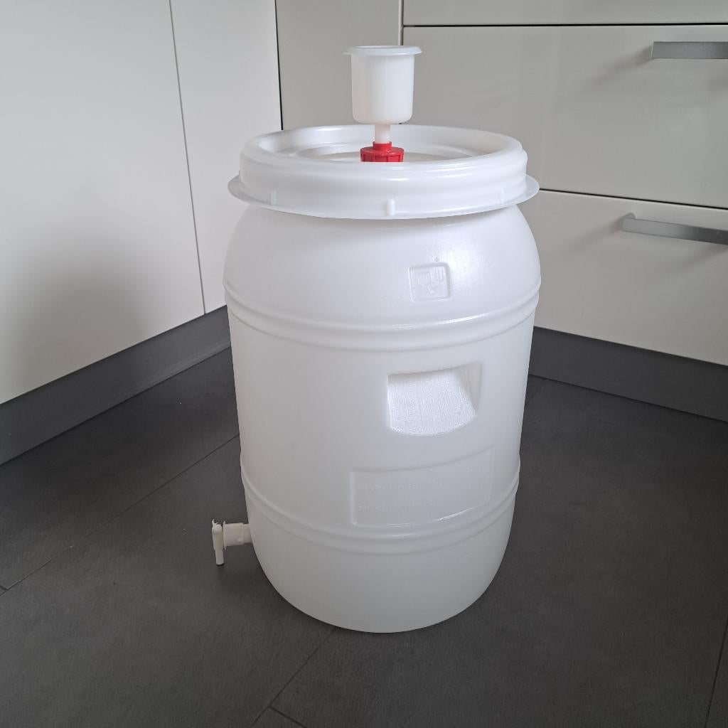 Gistvat met waterslot, 60 liter, Ophalen, Zo goed als nieuw