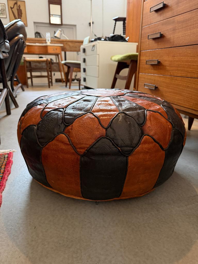 Vintage Marokkaanse poef, patchwork leren poef, Huis en Inrichting, Banken | Voetenbanken en Poefen, Ophalen, Gebruikt, -, -