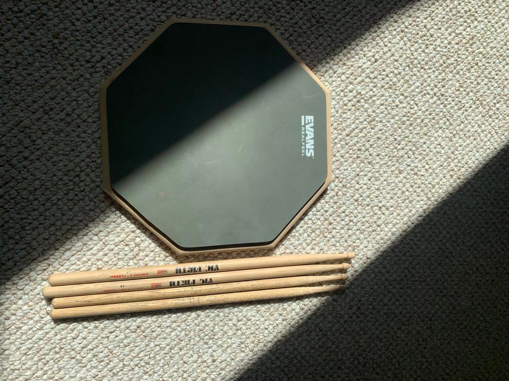 Evans practise pad + wat stokken, Minder dan 50 cm, Ophalen of Verzenden, Zo goed als nieuw, Minder dan 100 cm