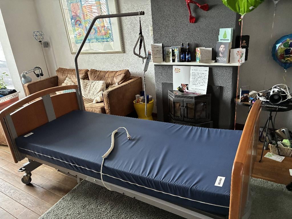 elektrisch bed - verpleegbed, Ophalen, Verstelbaar, Eenpersoons, Zo goed als nieuw