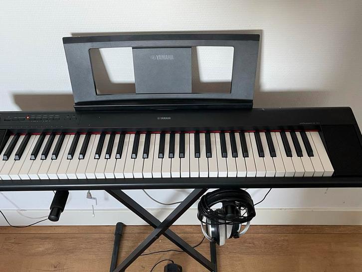 Yamaha Piaggero NP-12B in nieuwstaat met accessoires, Muziek en Instrumenten, Keyboards, Nieuw, 61 toetsen, Yamaha, Met standaard
