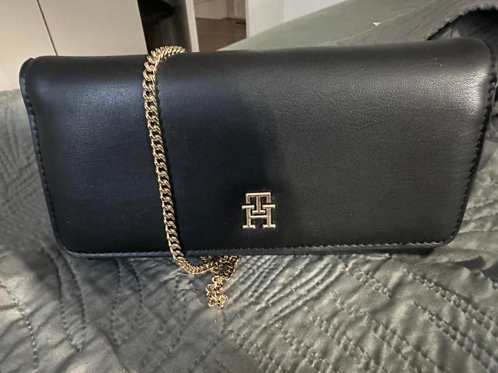 Tommy Hilfiger tas zwart met gouden ketting, Ophalen of Verzenden, Nieuw, Zwart, Schoudertasje
