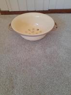 Emaille vergiet, crème met bruine handvatten, Ophalen