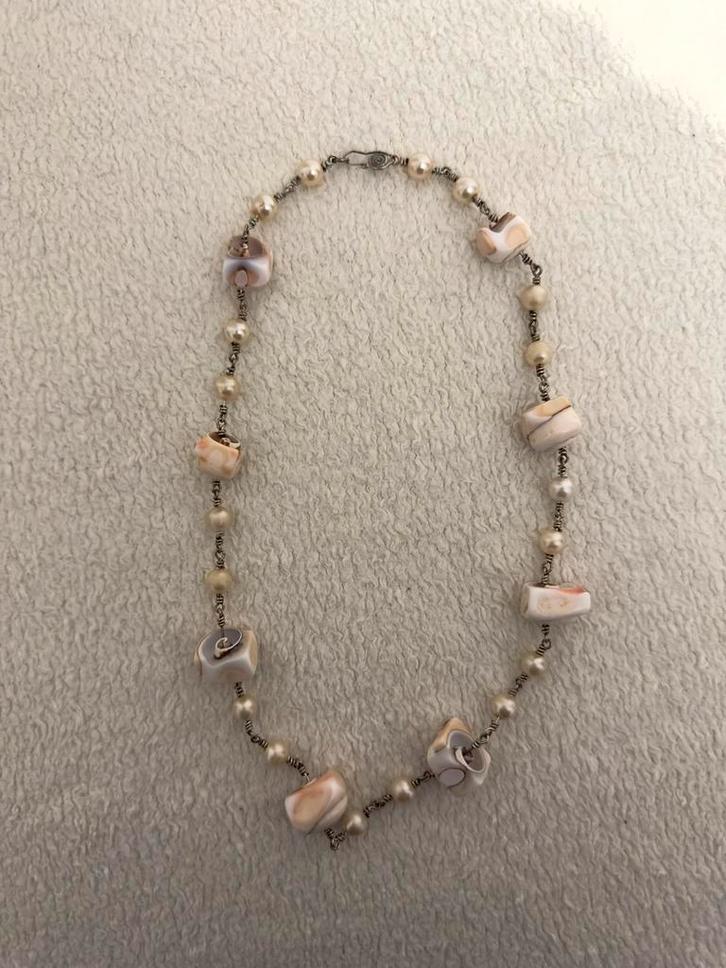 Handgemaakte schelpen en parel ketting, Sieraden, Tassen en Uiterlijk, Kettingen, Zo goed als nieuw, Overige materialen, Ophalen of Verzenden