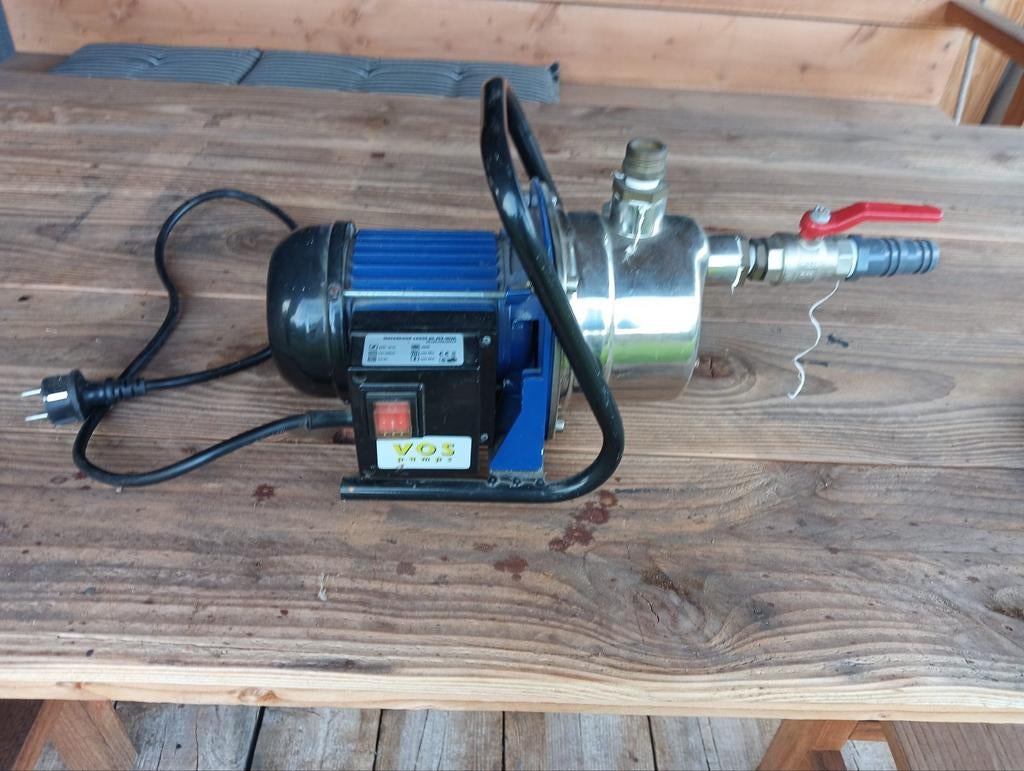 VOS Pumps Hydrofoorpomp - Zo goed als nieuw, Tuin en Terras, Waterpompen, Ophalen, Zo goed als nieuw, Elektrisch, Hydrofoorpomp